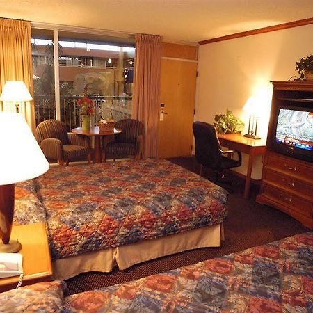 Boulder Outlook Hotel & Suites Номер фото